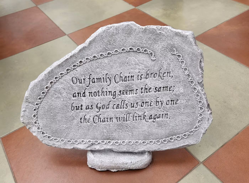 “Family Chain” Memorial Stone